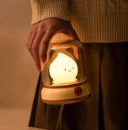 Retro Small Night Lamp Bedroom Mini Desktop LED Cute Night Lamp Creative USB Rechargeable Portable Cartoon Table Lamp For Coffee Bar Hotel Bedroom Home Decor